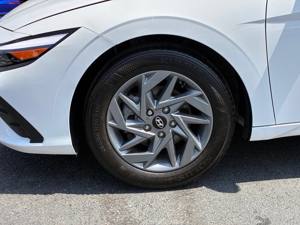 Used 2025 Hyundai Elantra Hybrid FWD image 47