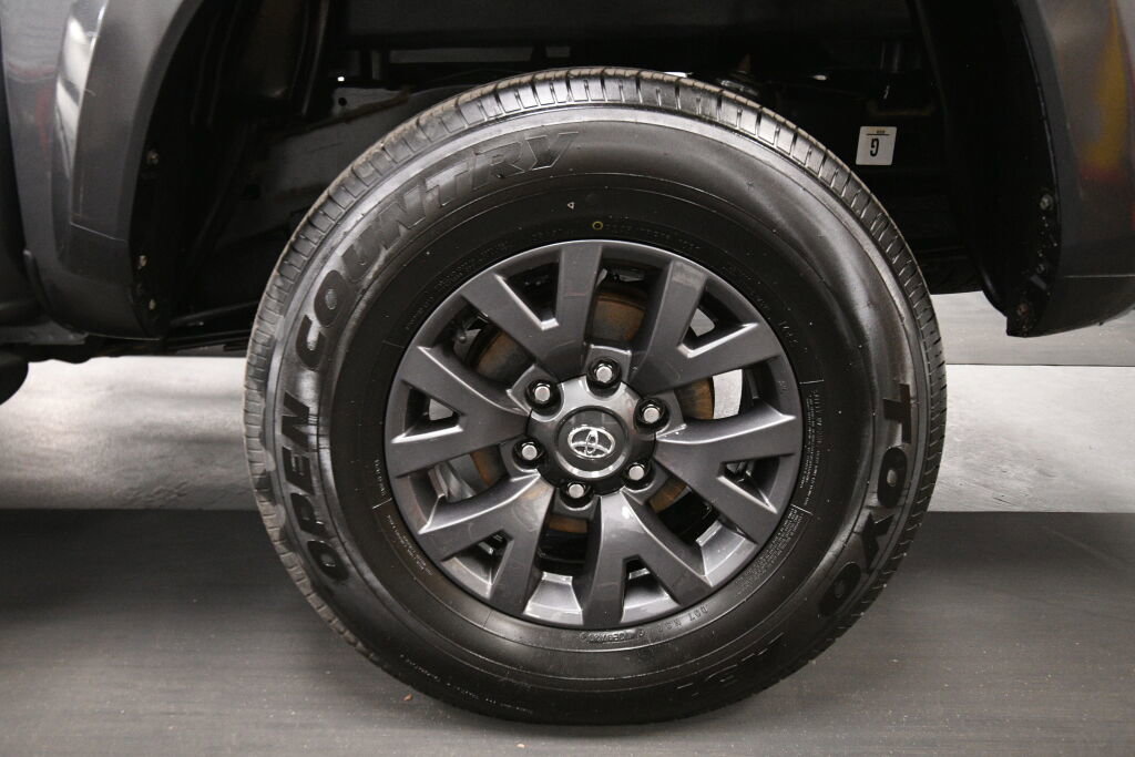 Used 2023 Toyota Tacoma SR5 AWD/4WD image 28