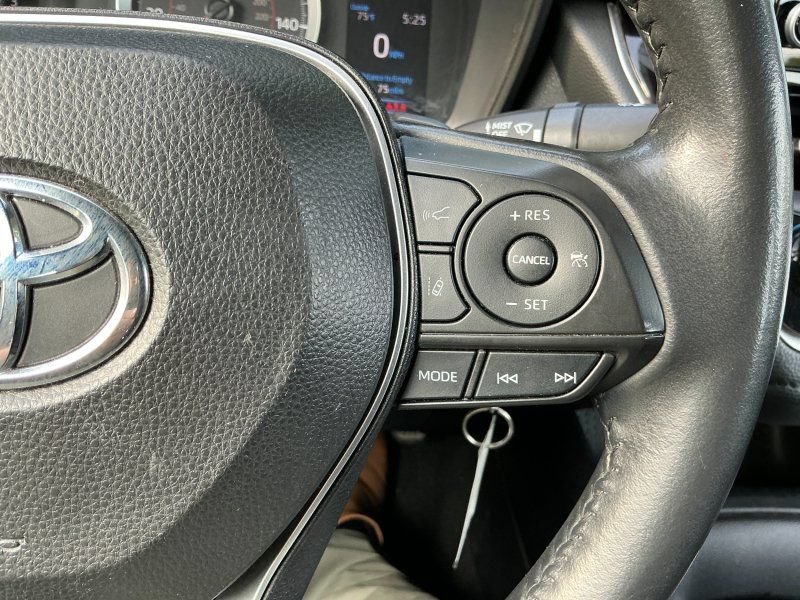Used 2022 Toyota Corolla SE FWD image 19