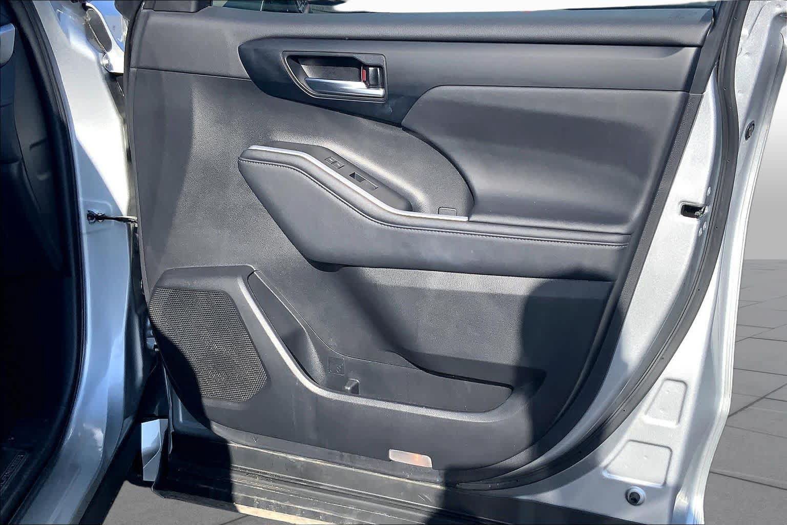 Used 2023 Toyota Highlander XSE FWD image 23