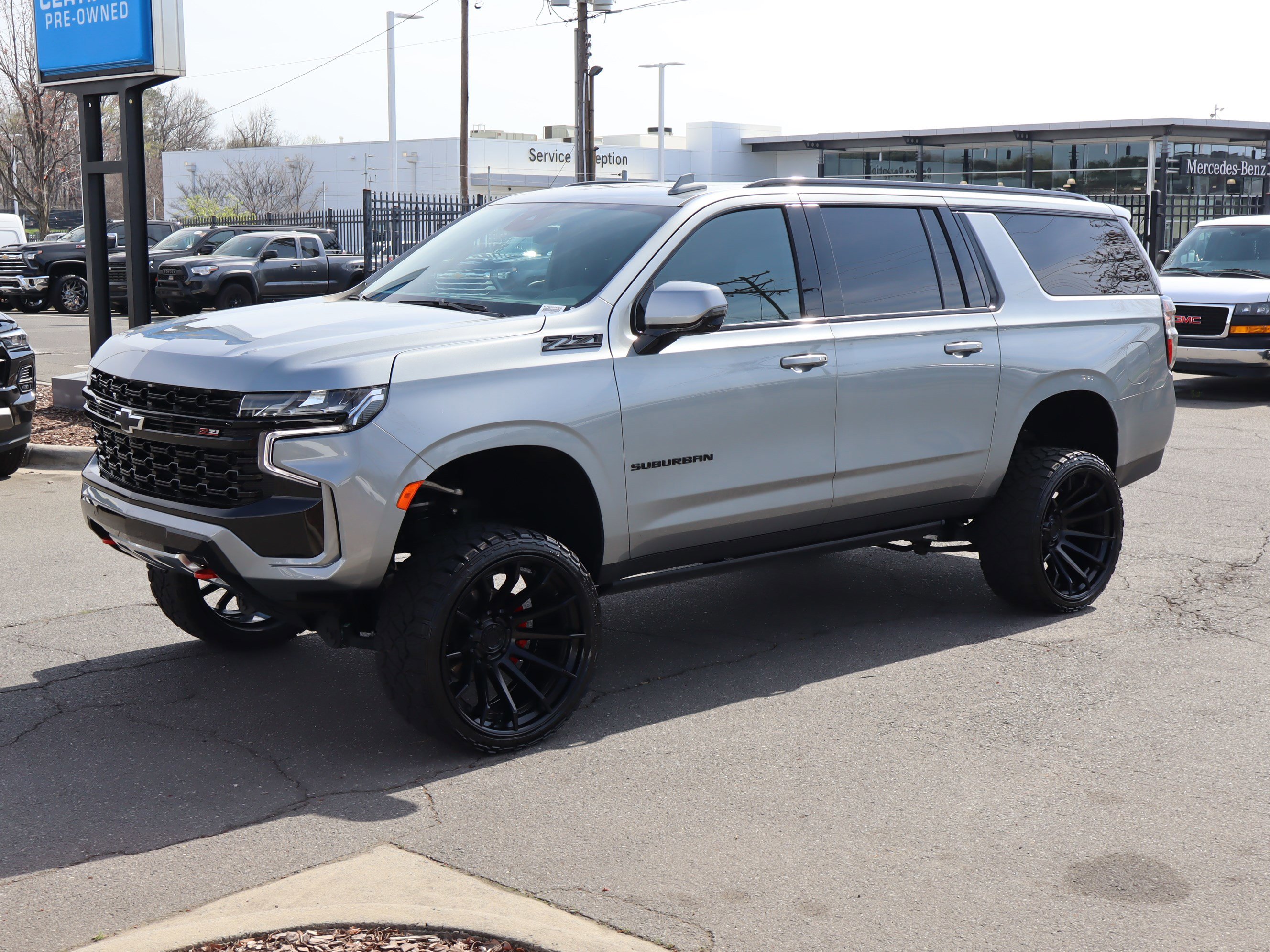 Used 2024 Chevrolet Suburban Z71 w/ Luxury Package image 5