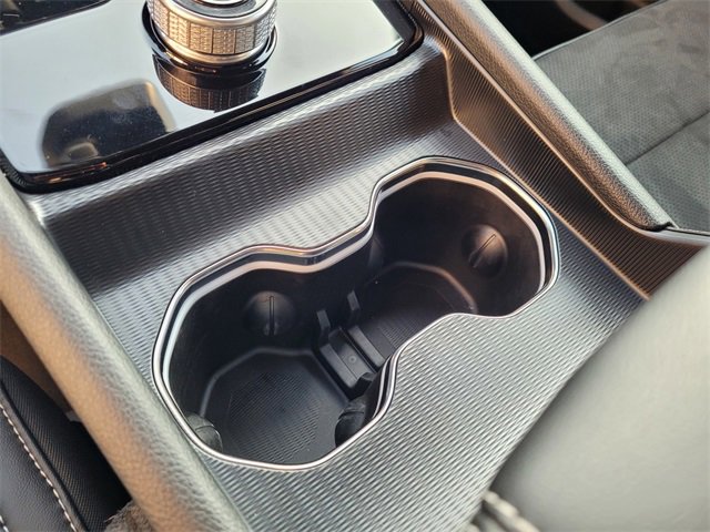 Used 2025 Jeep Grand Cherokee Altitude image 24