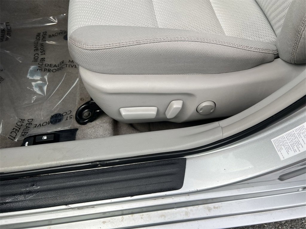 Used 2017 Toyota Camry LE image 14