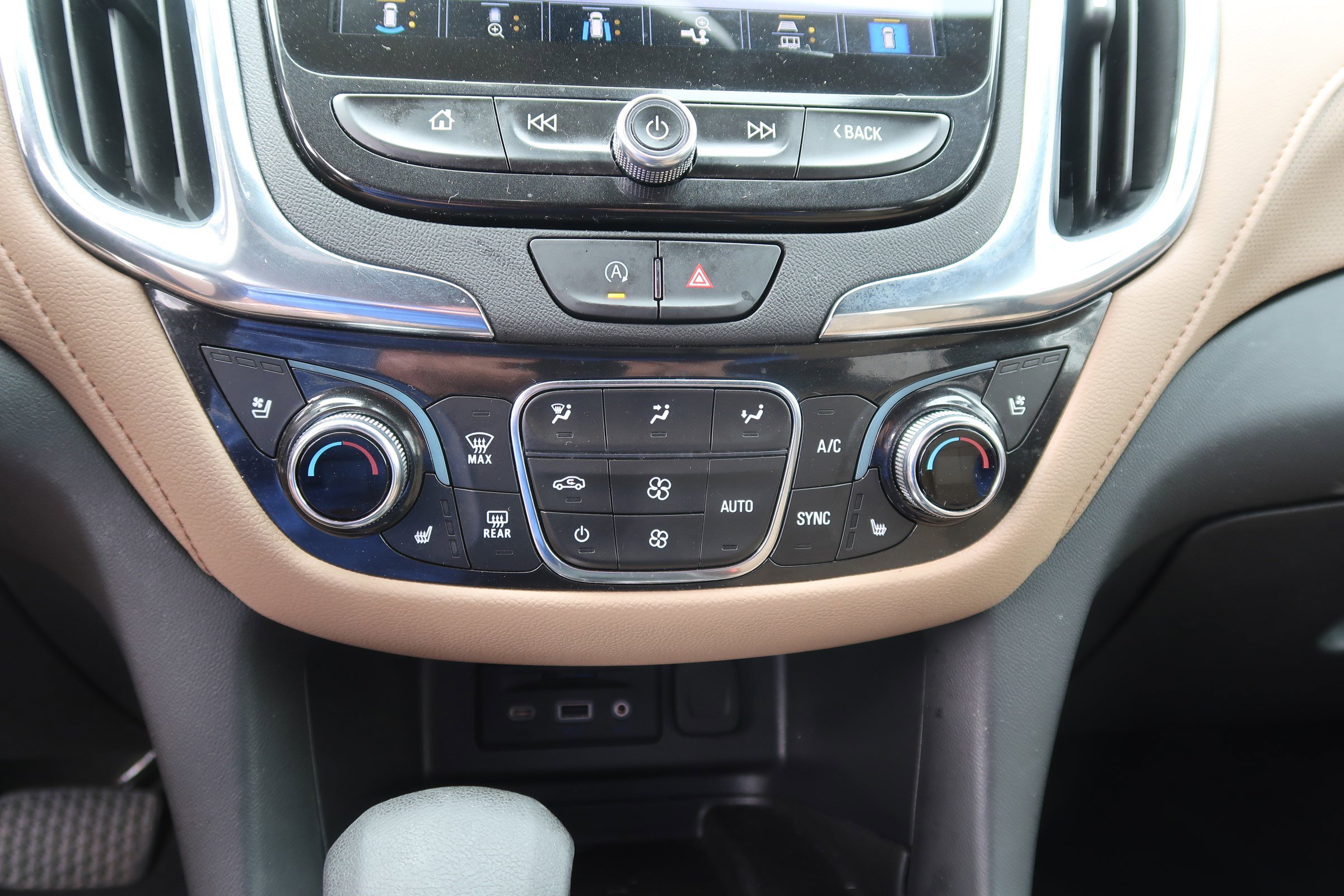 Used 2023 Chevrolet Equinox Premier image 30