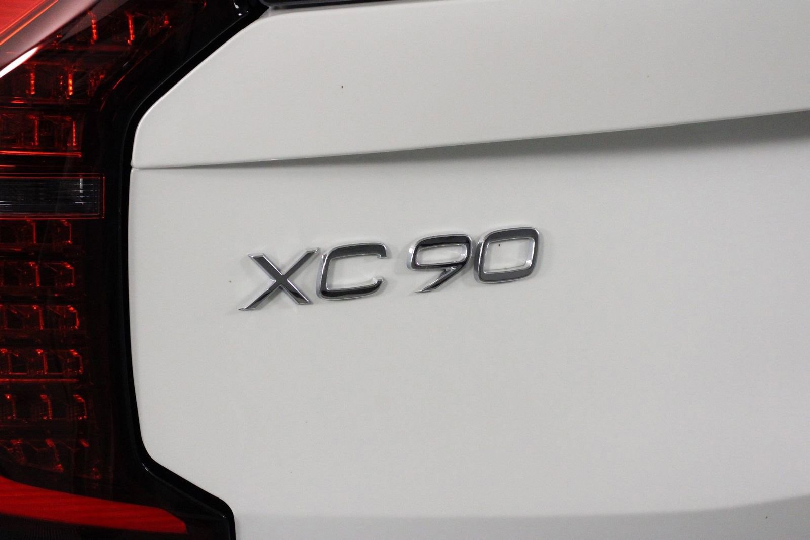 New 2025 Volvo XC90 B6 Core w/ Protection Package Premier AWD/4WD image 16