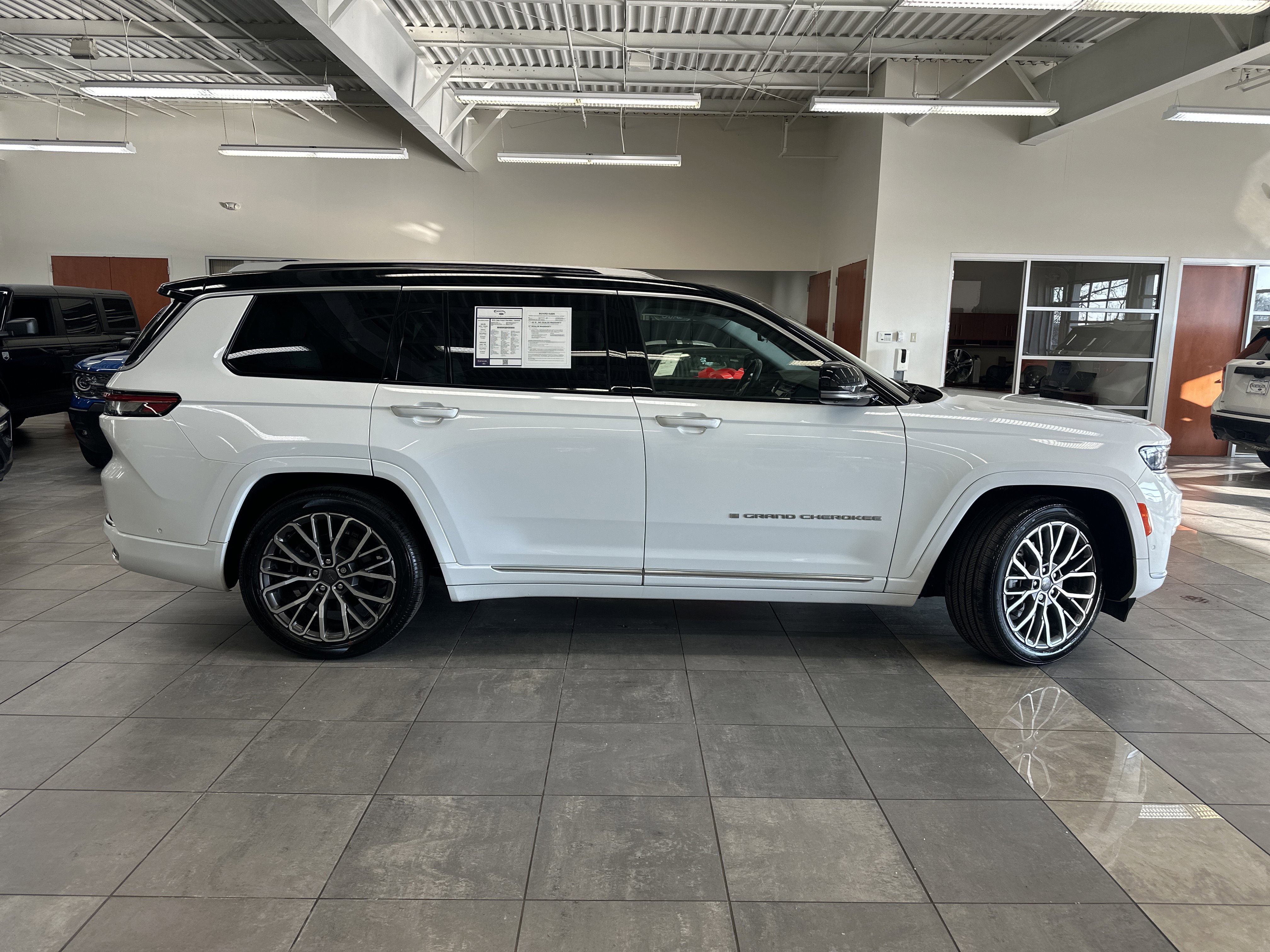 Used 2023 Jeep Grand Cherokee L Summit w/ Advanced Protech Group IV image 13