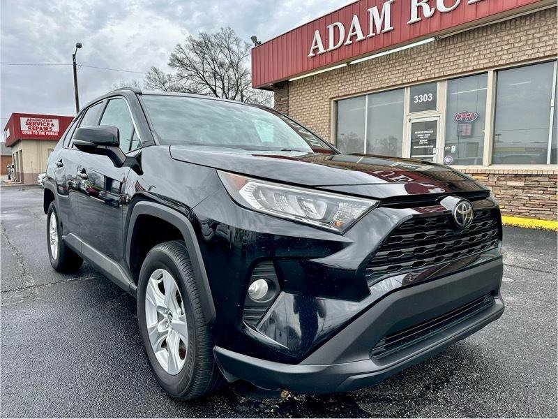 Used 2020 Toyota RAV4 XLE w/ Convenience Package image 2