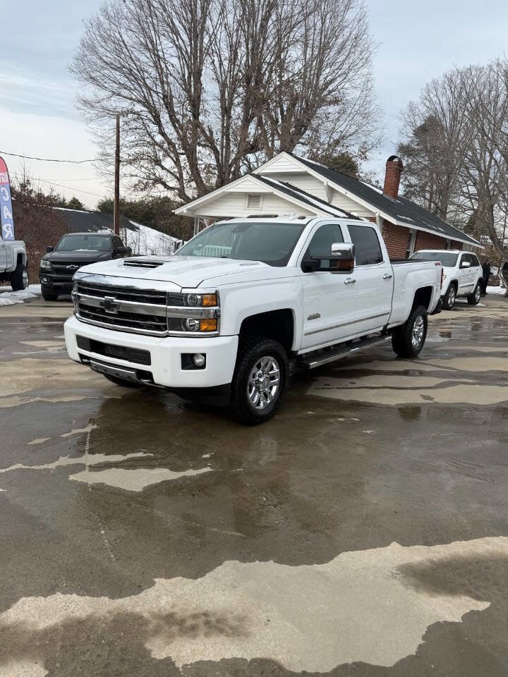 Used 2018 Chevrolet Silverado 3500 High Country w/ Duramax Plus Package image 2