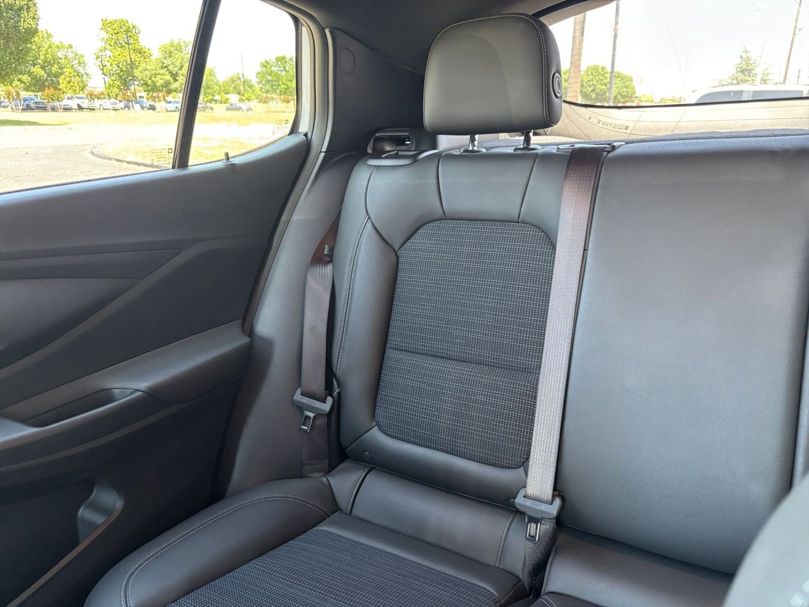 Used 2025 Buick Envista Preferred FWD image 38