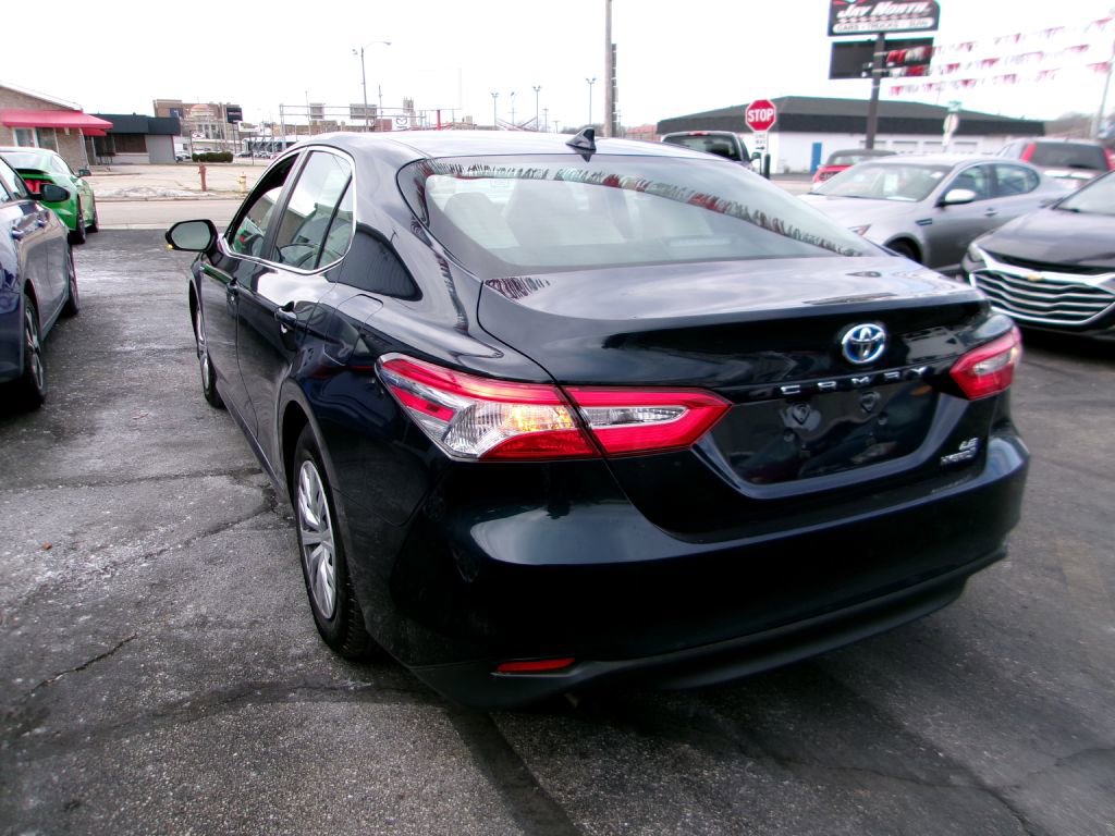Used 2020 Toyota Camry LE image 6