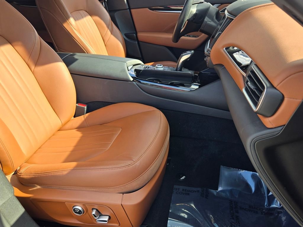 Used 2023 Maserati Levante GT image 20