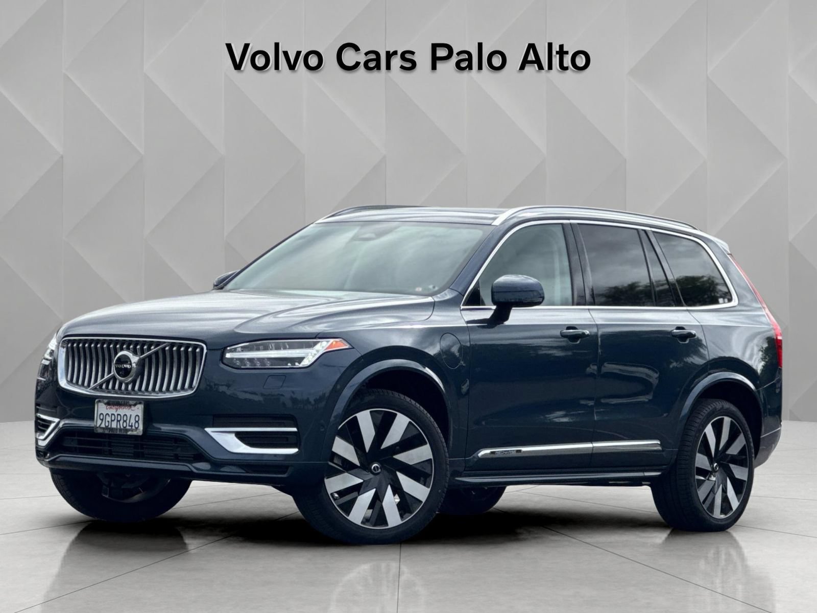 Certified 2023 Volvo XC90 T8 Ultimate AWD/4WD image 2