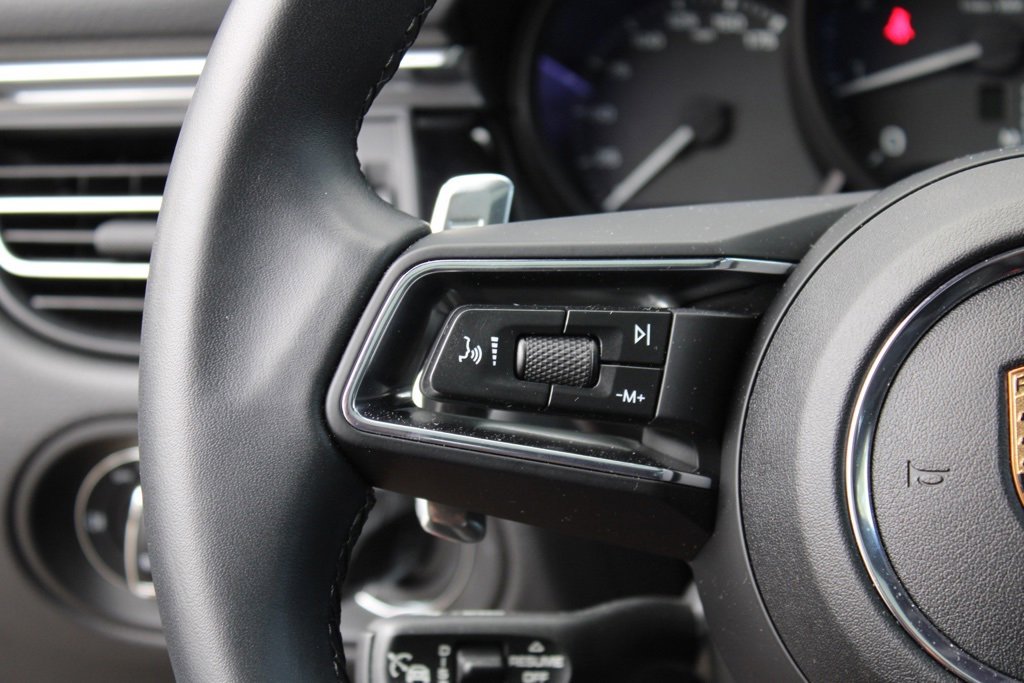Used 2025 Porsche Macan image 23