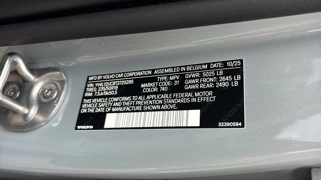 Used 2026 Volvo XC40 B5 Plus AWD/4WD image 33