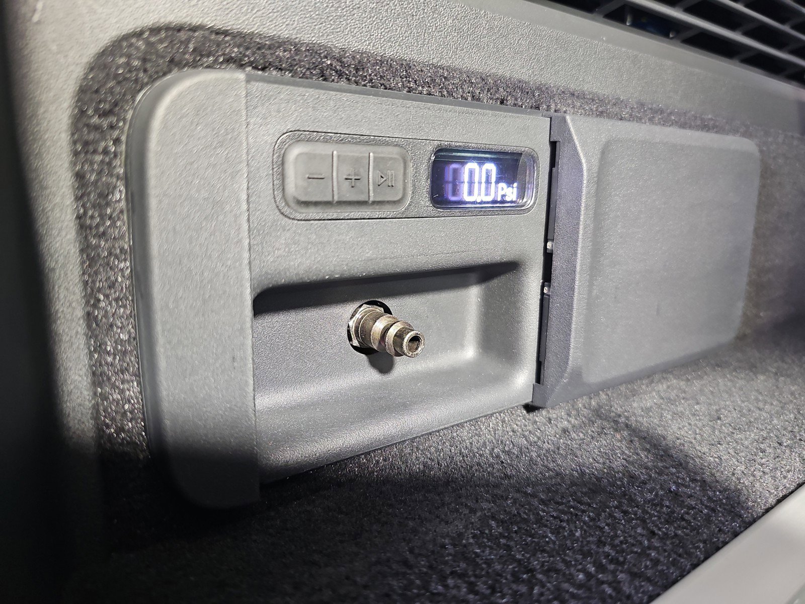 Used 2023 Rivian R1S Adventure image 33