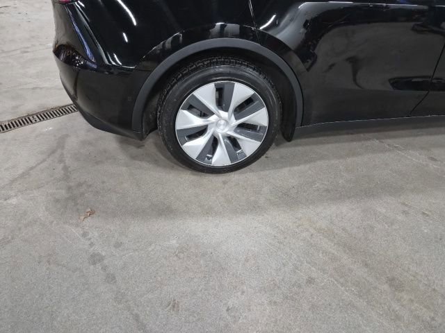 Used 2021 Tesla Model Y Long Range image 10