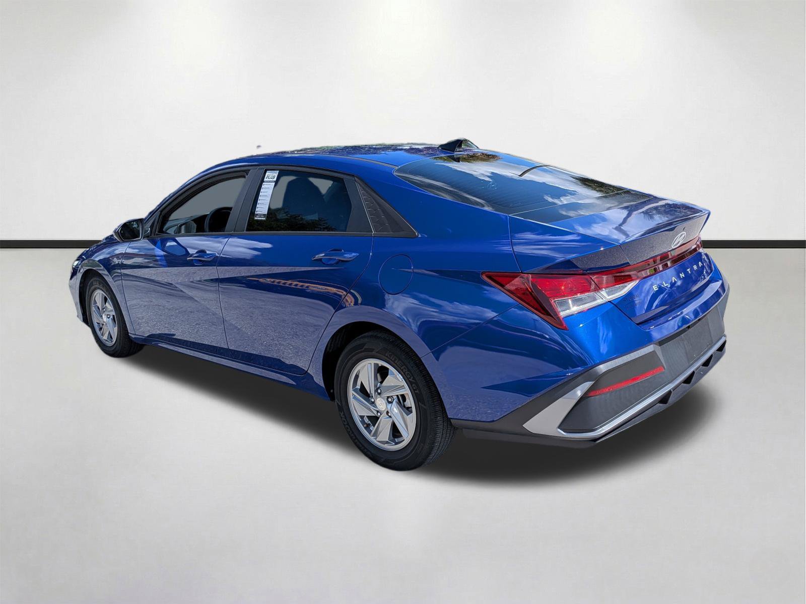 Used 2024 Hyundai Elantra SE FWD image 6
