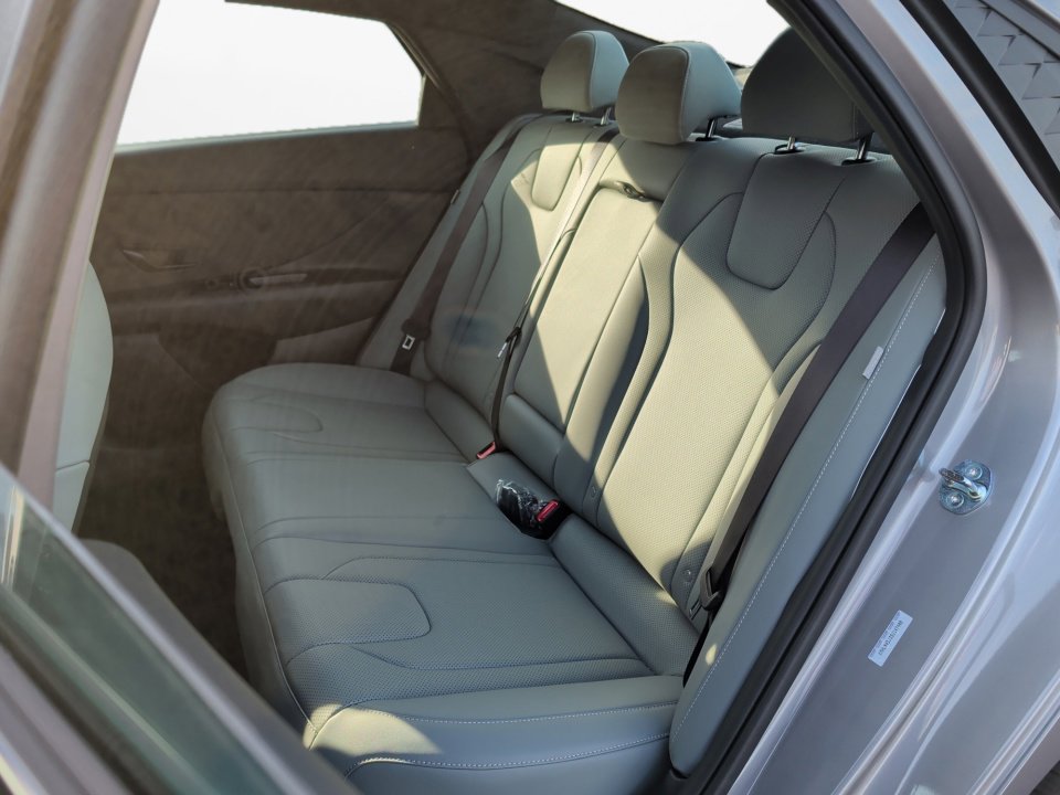 Certified 2025 Hyundai Elantra Limited image 12