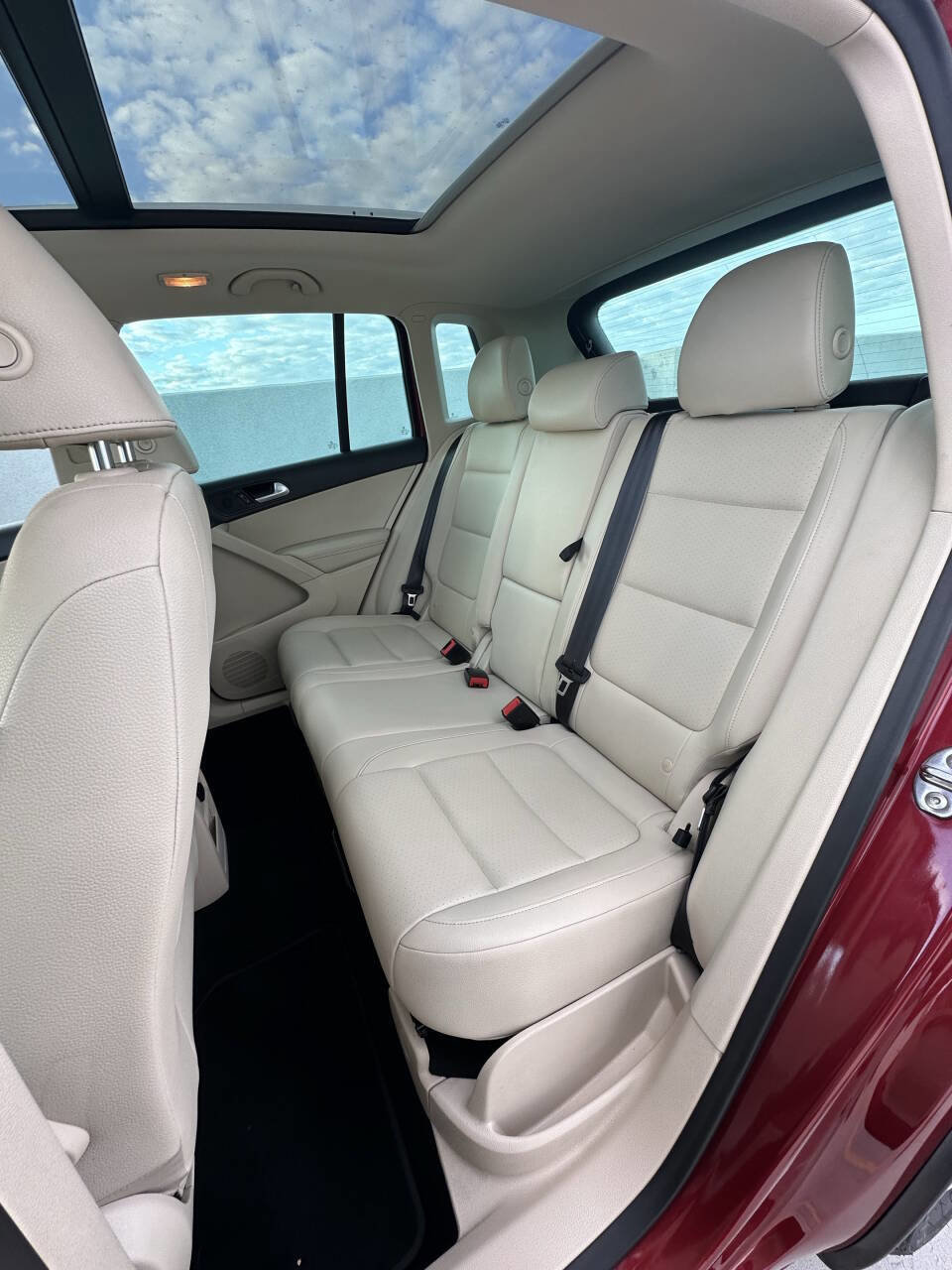 Used 2012 Volkswagen Tiguan SE image 14