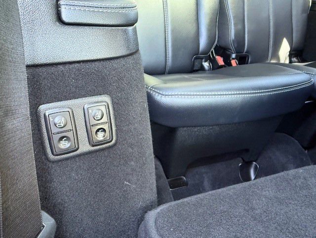 Used 2011 Mercedes-Benz GL 450 4MATIC image 25