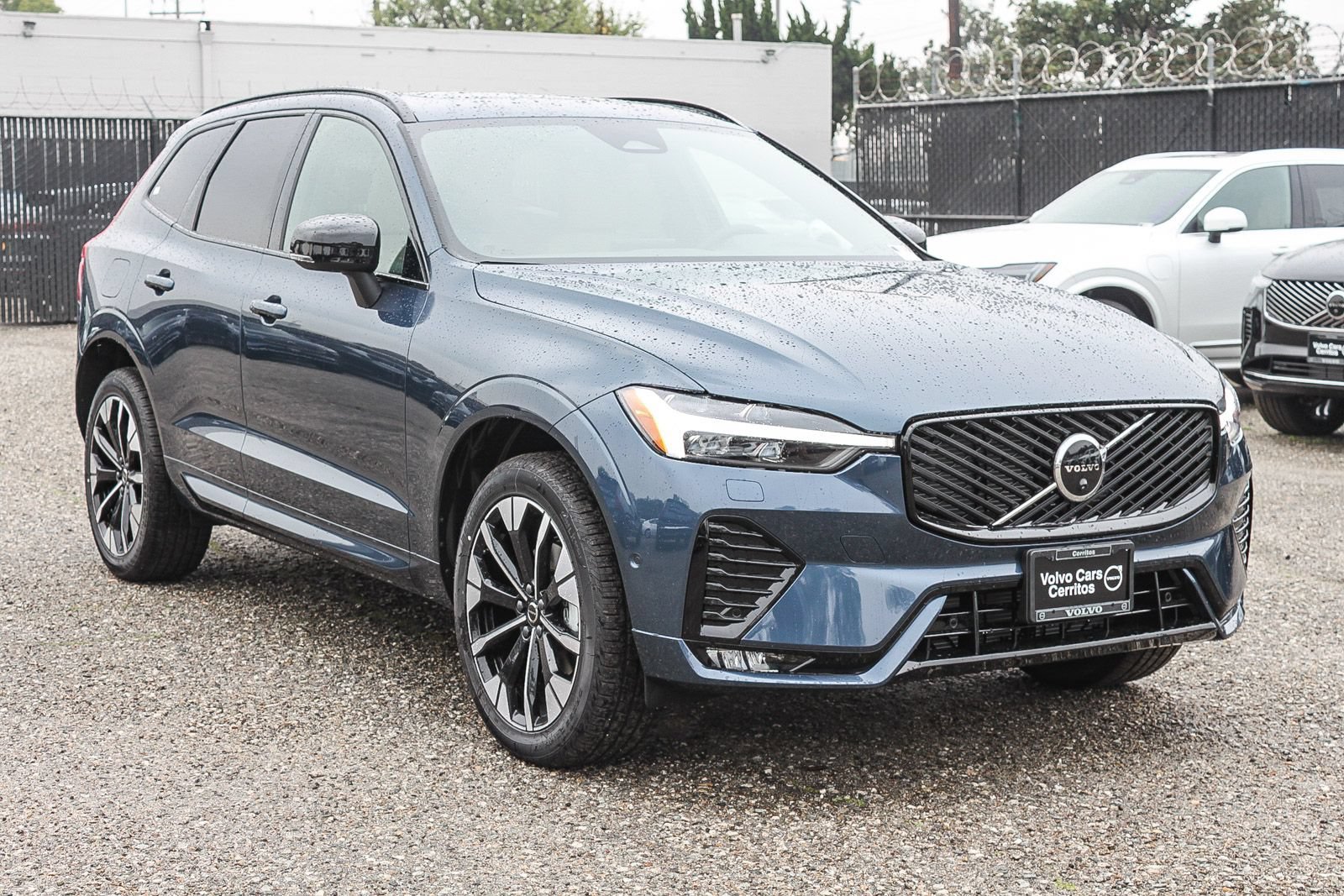 New 2026 Volvo XC60 B5 Plus w/ Climate Package PRO AWD/4WD image 3
