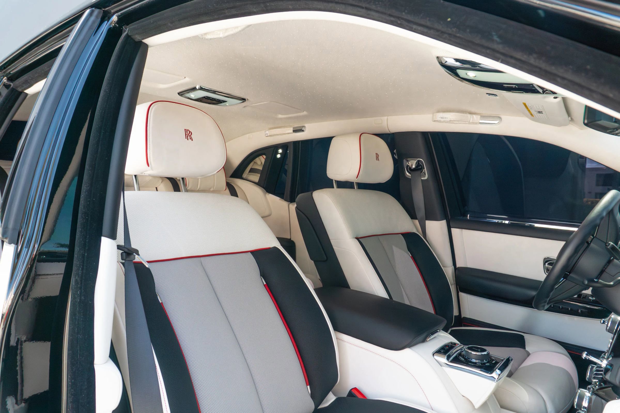 Used 2024 Rolls-Royce Phantom Sedan w/ The Phantom Package RWD image 12