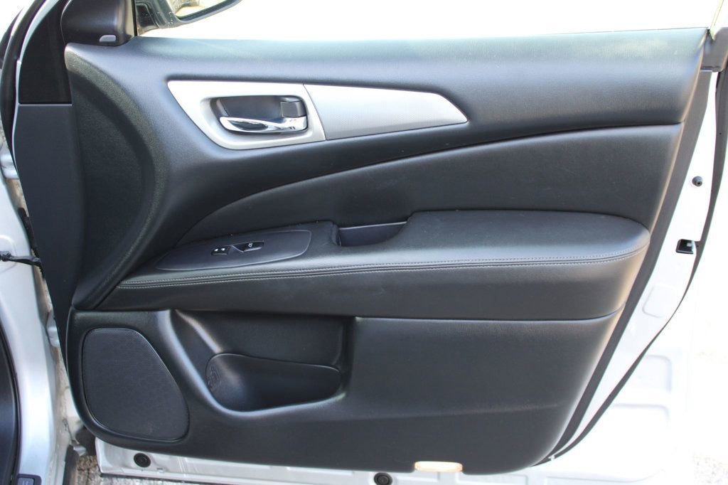 Used 2020 Nissan Pathfinder SL image 20