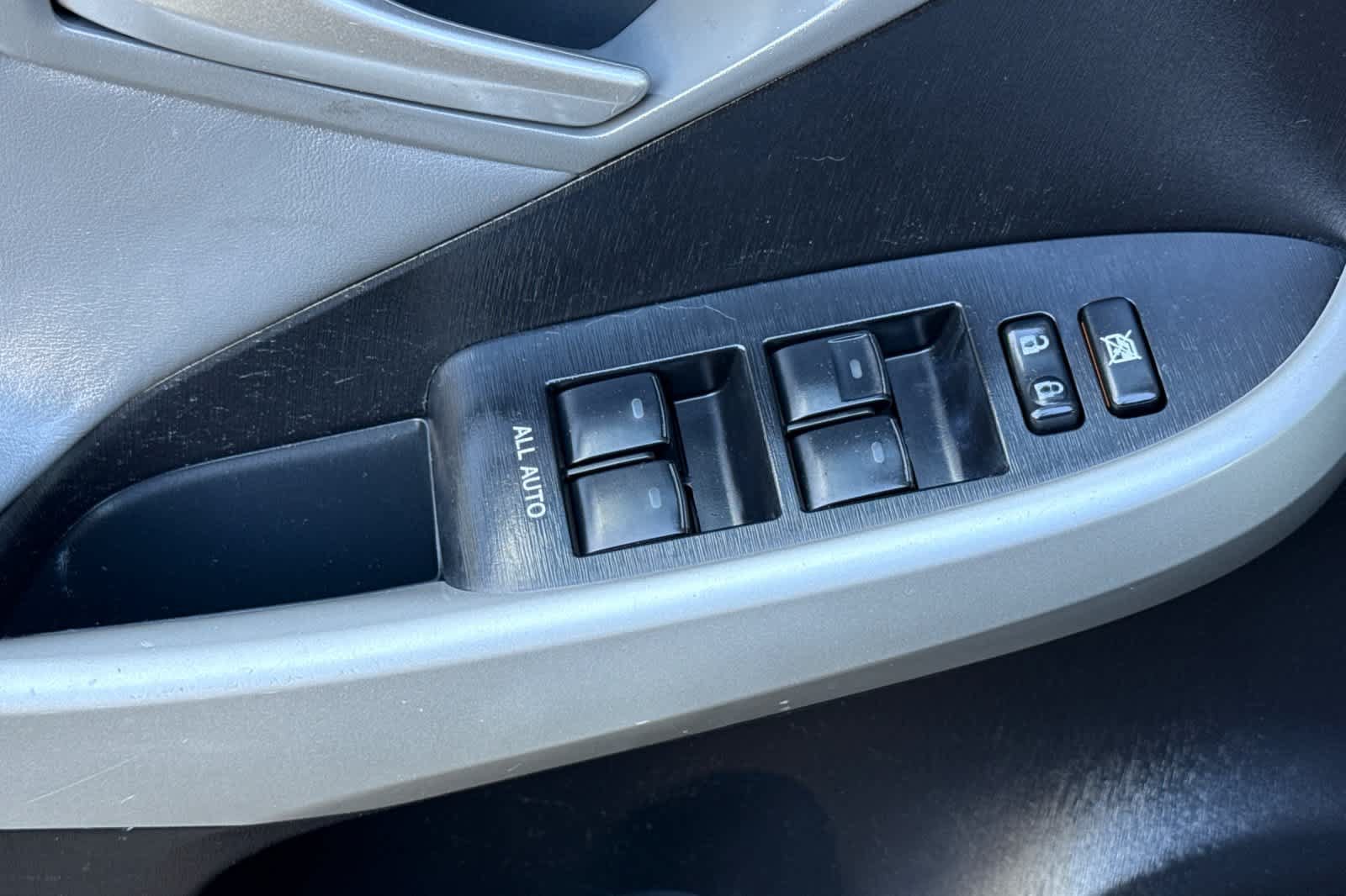 Used 2015 Toyota Prius Five FWD image 13