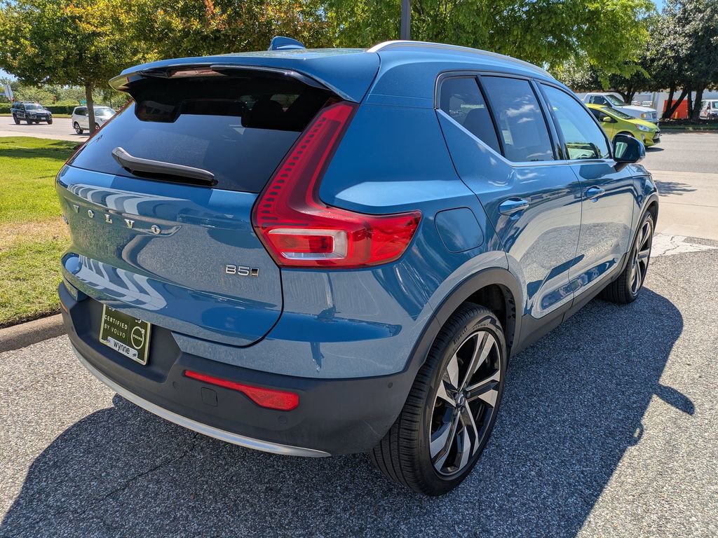 Certified 2023 Volvo XC40 B5 Plus w/ Driver Assist Package AWD/4WD image 4