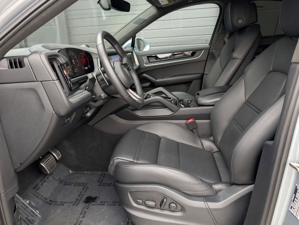 Certified 2025 Porsche Cayenne Turbo image 14