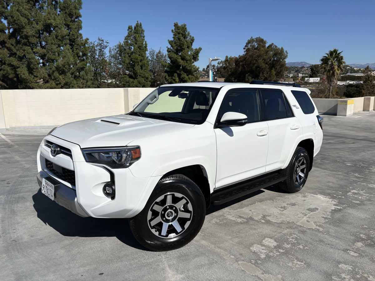 Used 2024 Toyota 4Runner TRD Off-Road Premium image 3