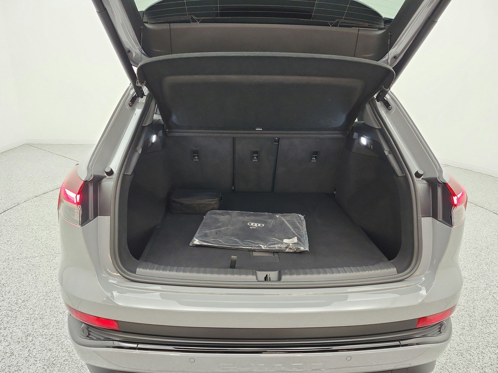 Used 2023 Audi Q4 e-tron Prestige w/ Black Optic Package AWD/4WD image 21