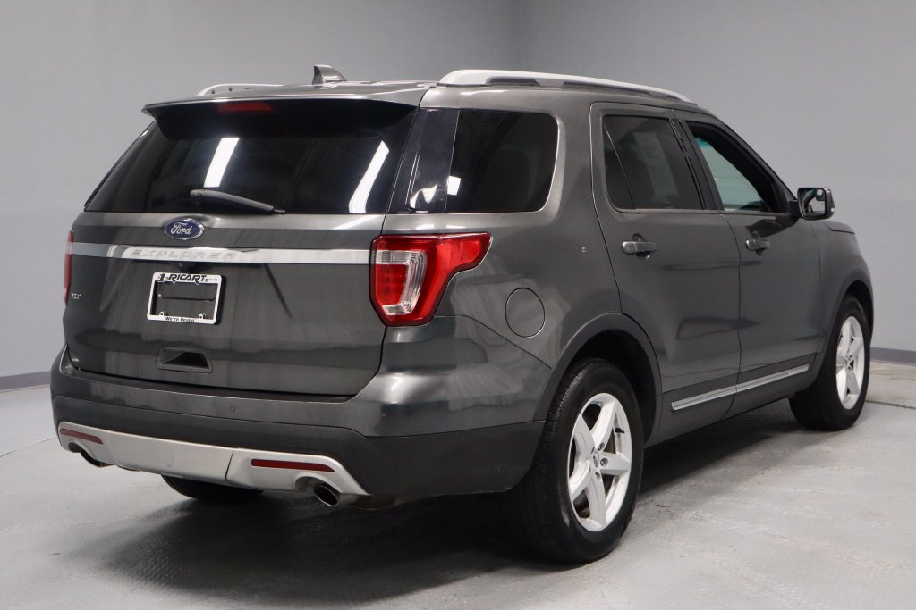 Used 2016 Ford Explorer XLT w/ Equipment Group 202A FWD image 12