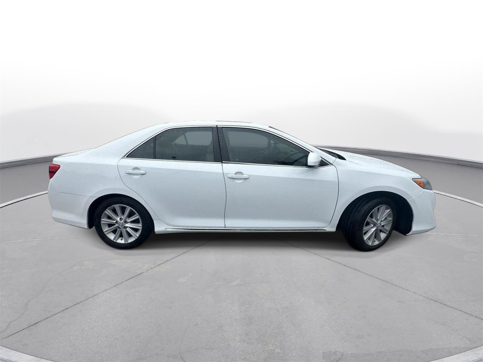 Used 2012 Toyota Camry XLE w/ Leather Pkg FWD image 5