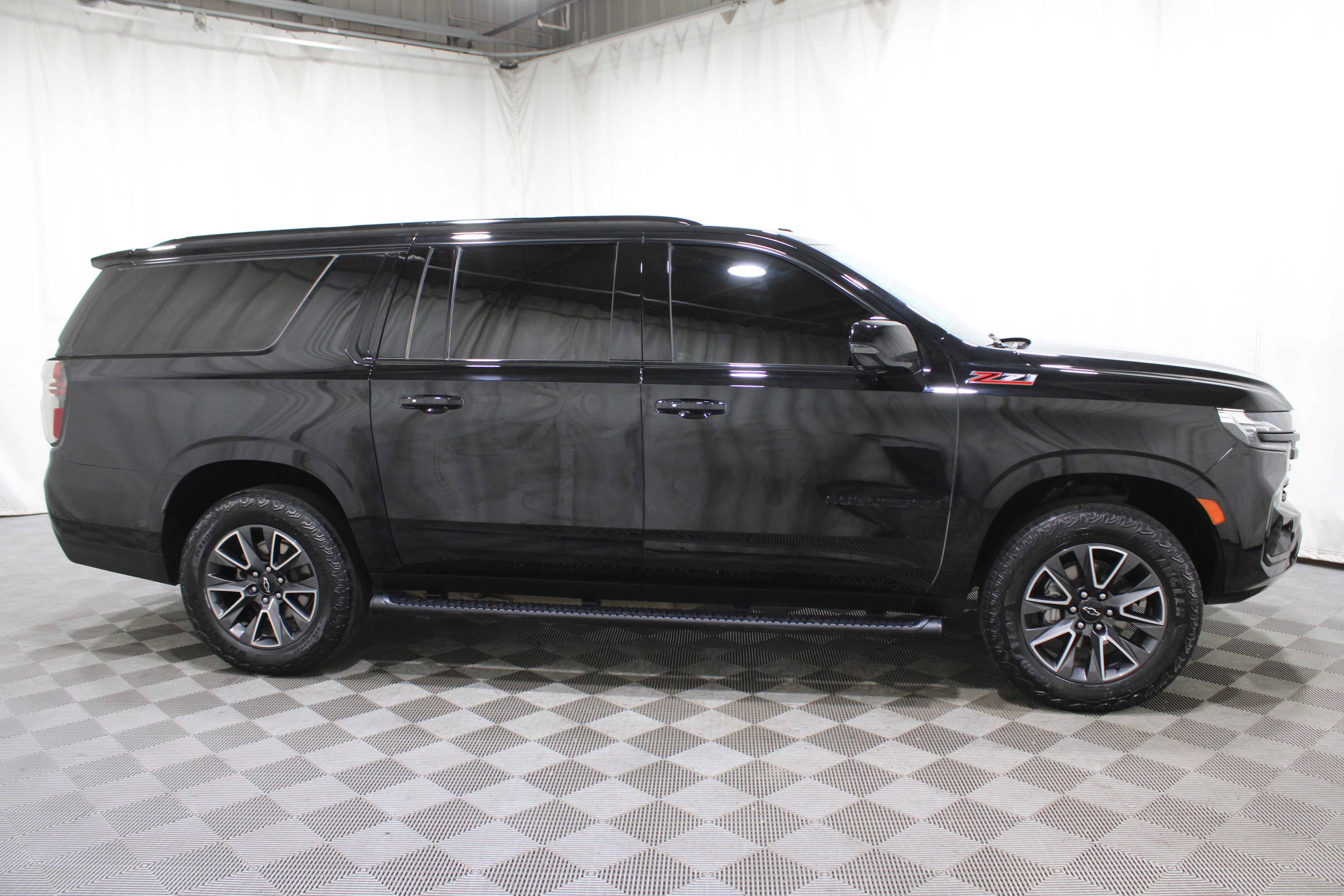 Used 2024 Chevrolet Suburban Z71 w/ Luxury Package image 34