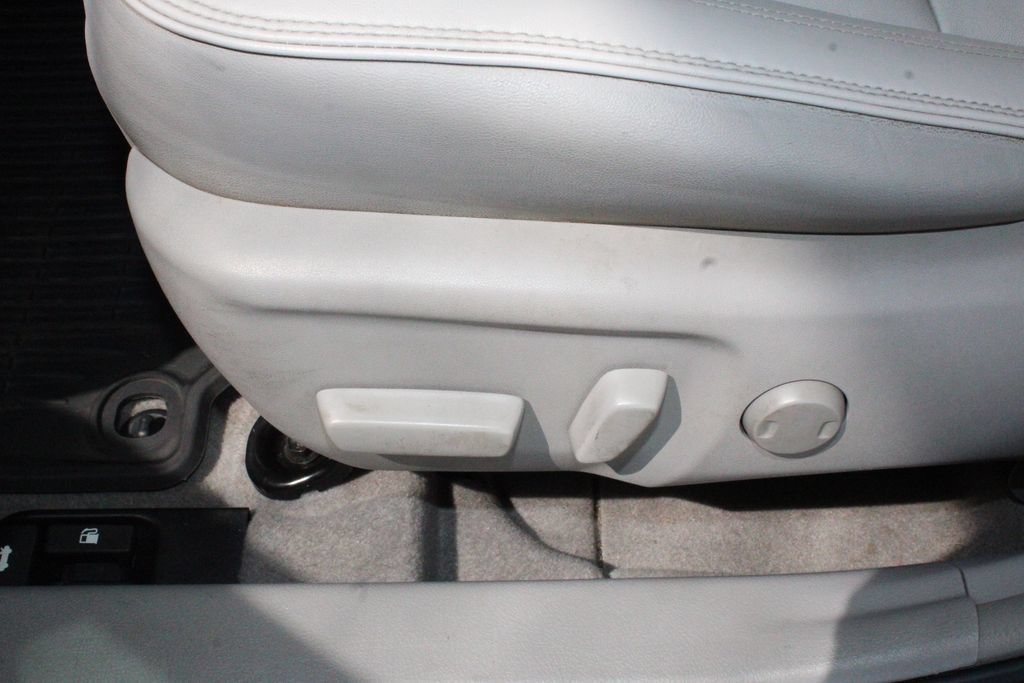 Used 2015 Toyota Camry XLE w/ Moonroof Package FWD image 22