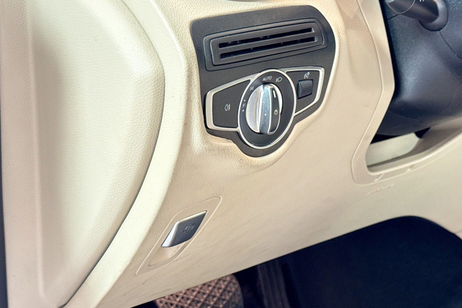 Used 2021 Mercedes-Benz GLC 300 image 10