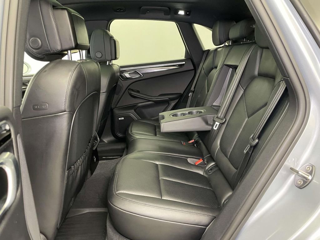 Certified 2022 Porsche Macan image 19