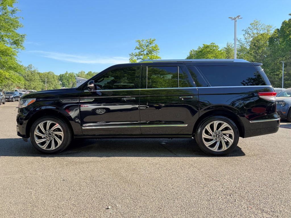 Certified 2024 Lincoln Navigator L Reserve AWD/4WD image 4