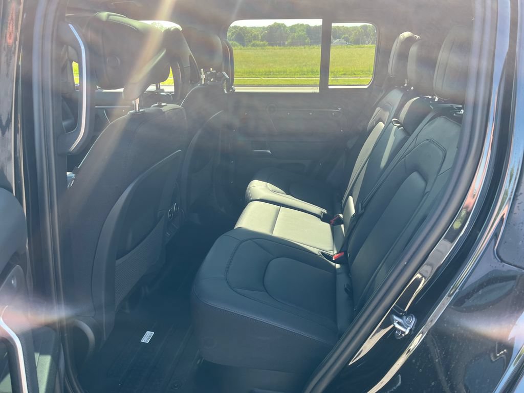New 2026 Land Rover Defender 110 V8 AWD/4WD image 15
