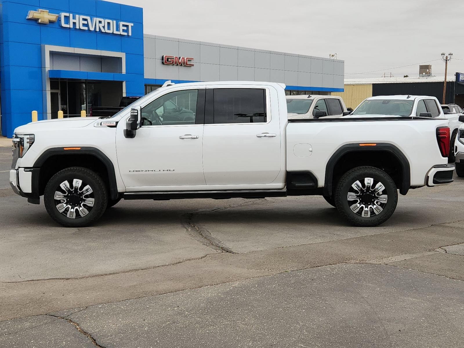 Used 2025 GMC Sierra 2500 Denali w/ Max Trailering Package AWD/4WD image 2