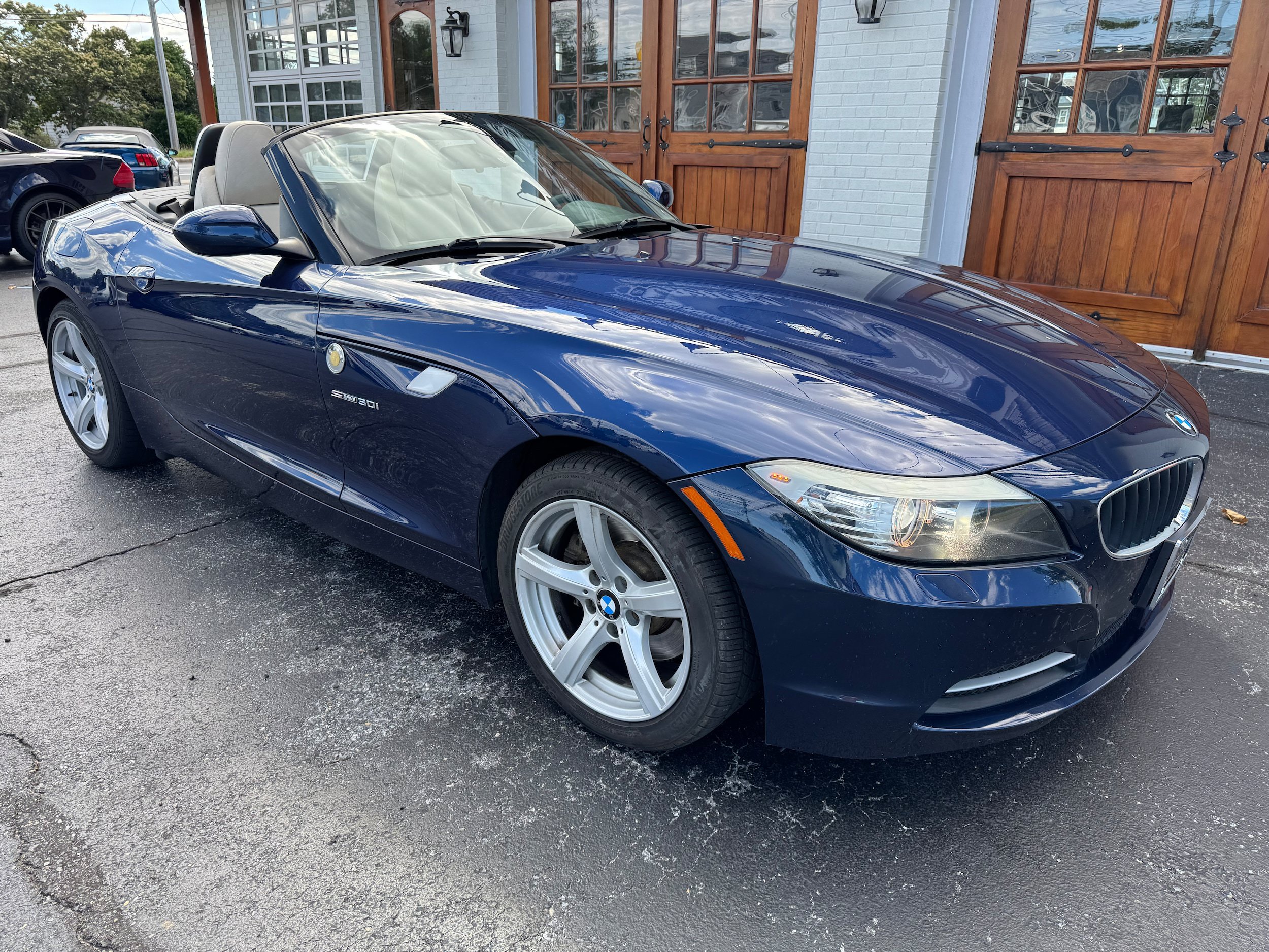 Used 2009 BMW Z4 sDrive30i RWD image 2