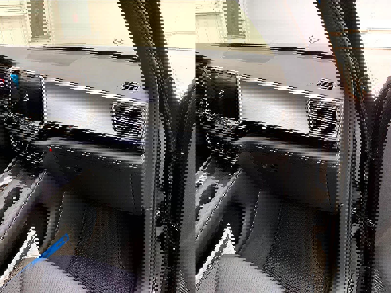 New 2026 Volkswagen Atlas Cross Sport SE image 28