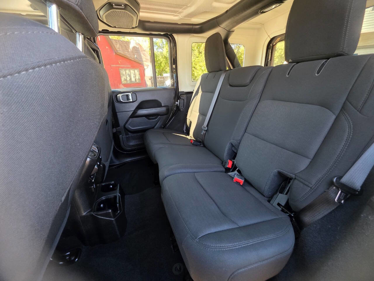 Used 2020 Jeep Wrangler Unlimited Sahara image 21