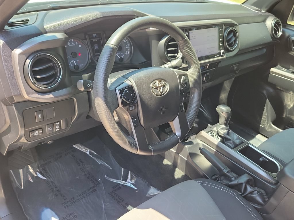 Used 2022 Toyota Tacoma TRD Off-Road w/ Technology Package AWD/4WD image 18