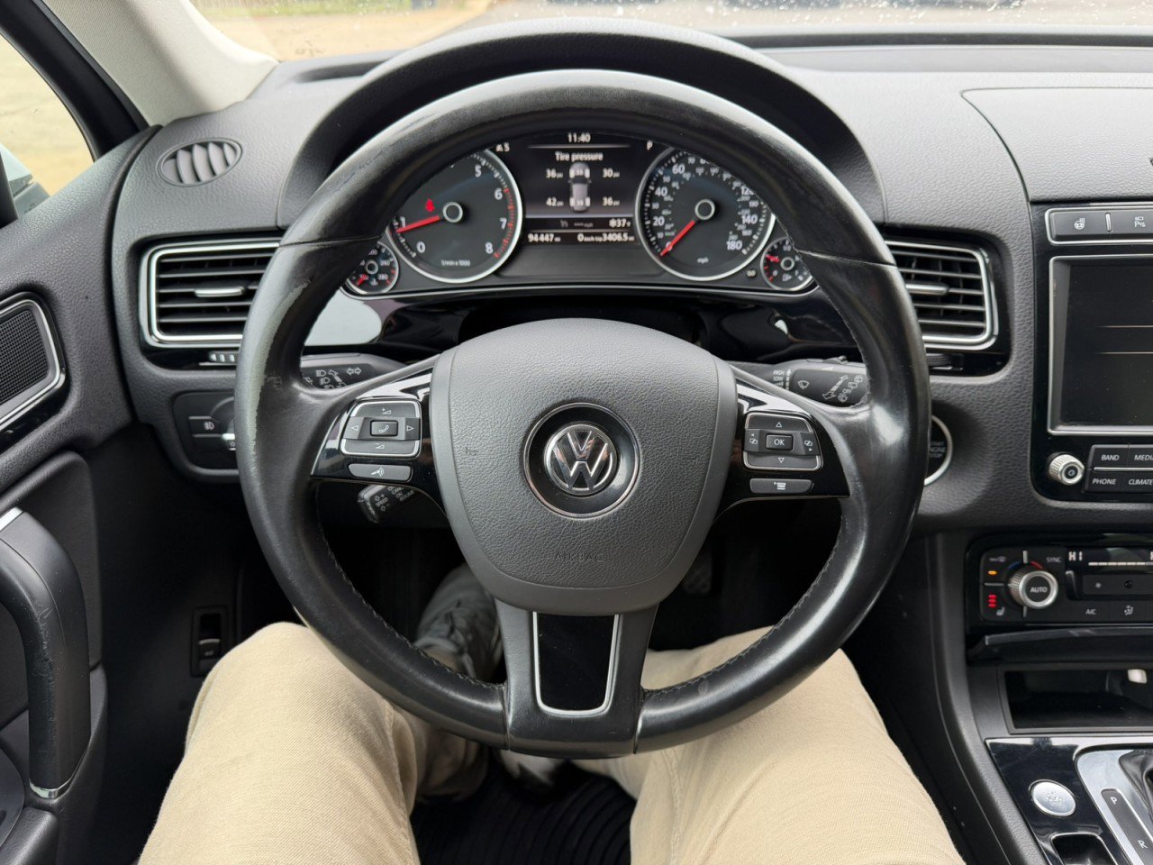 Used 2016 Volkswagen Touareg Lux image 24