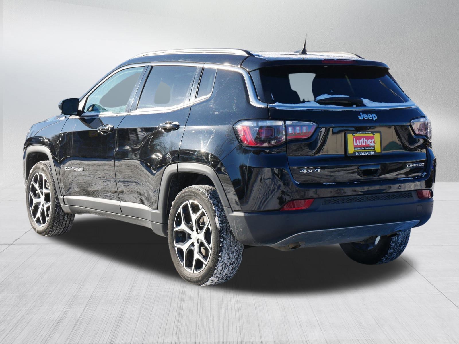 Used 2024 Jeep Compass Limited image 5