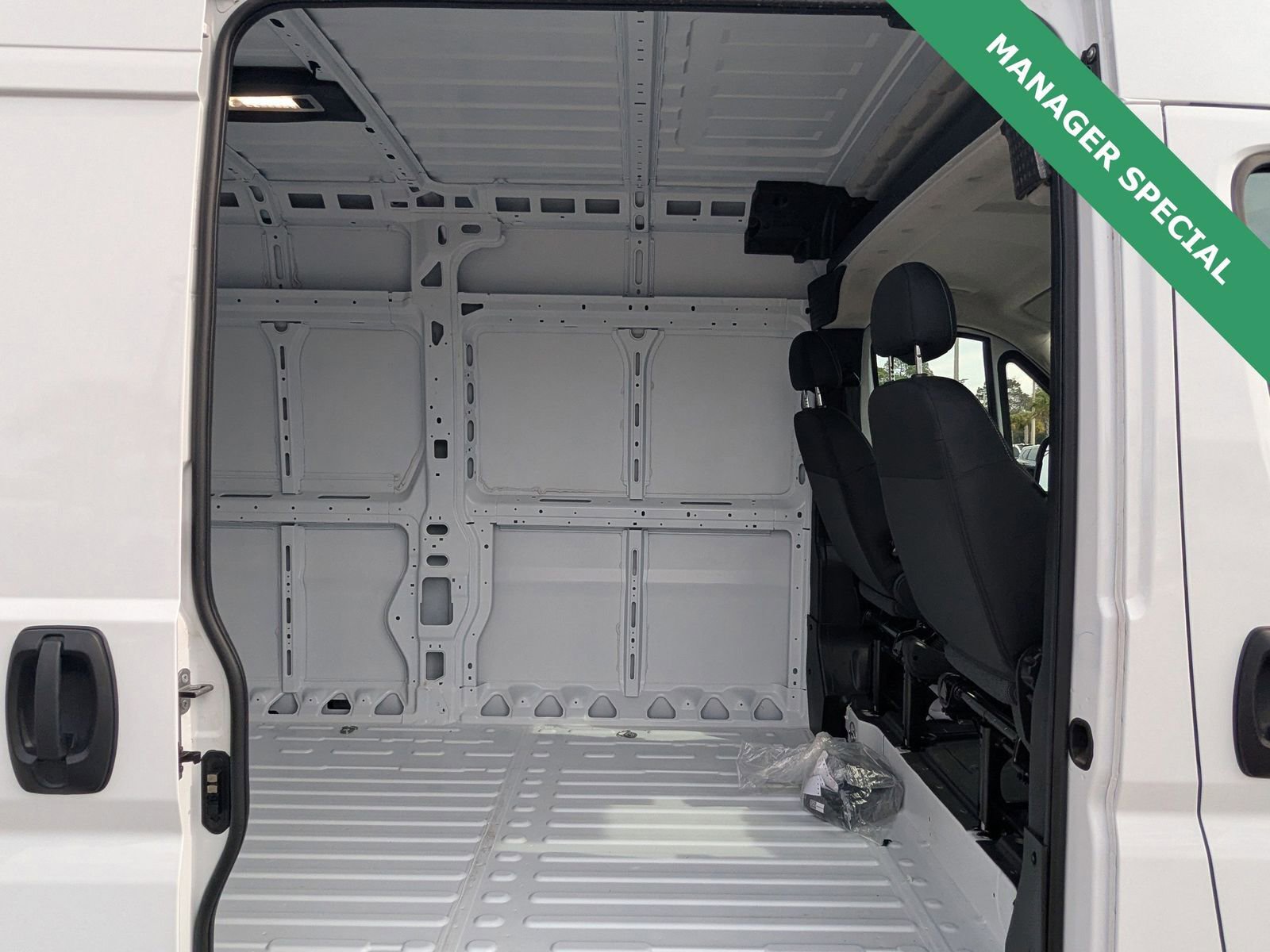 Used 2025 RAM ProMaster 3500 w/ Convenience Group image 15