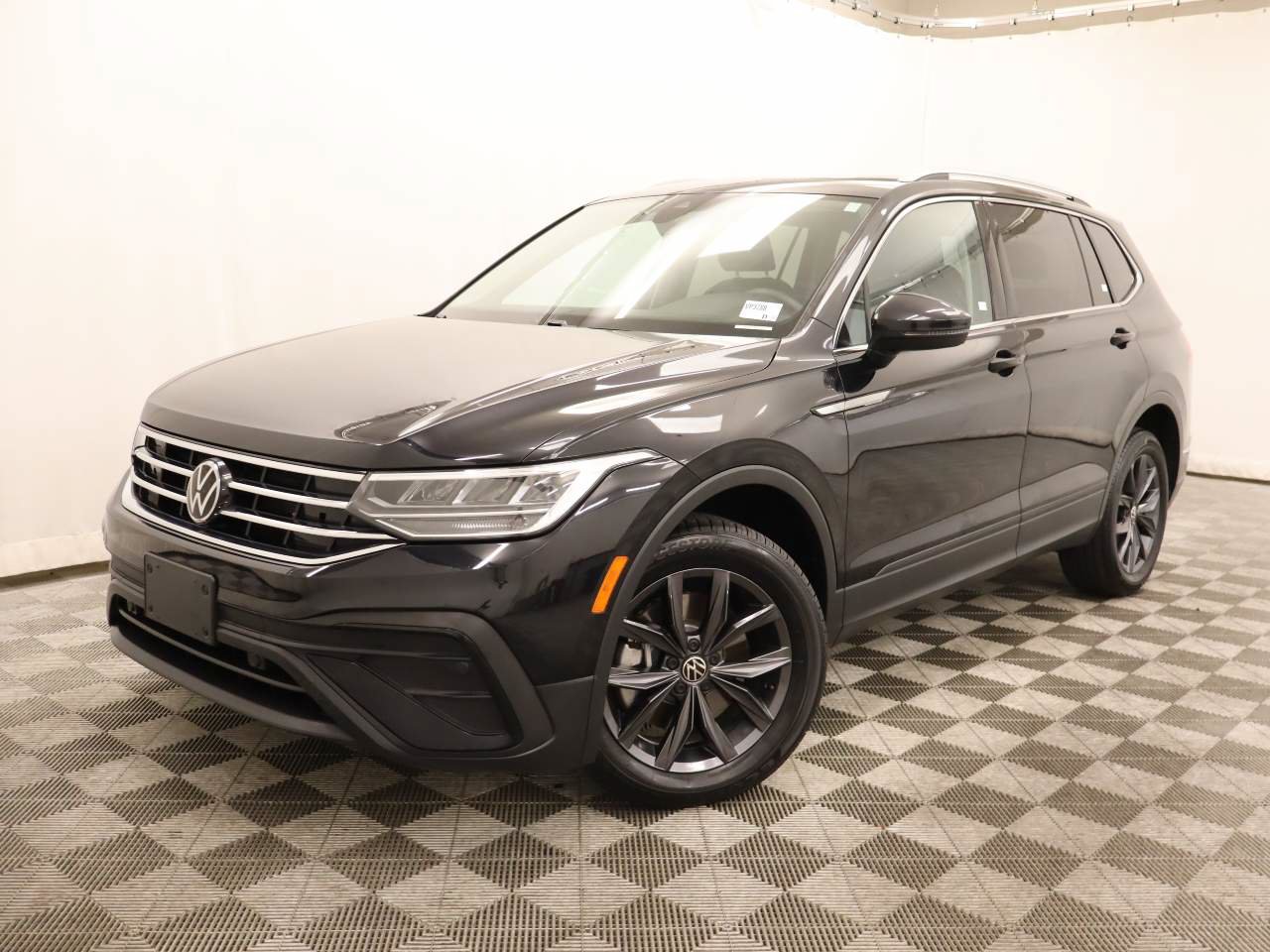 Certified 2023 Volkswagen Tiguan SE w/ Panoramic Sunroof Package