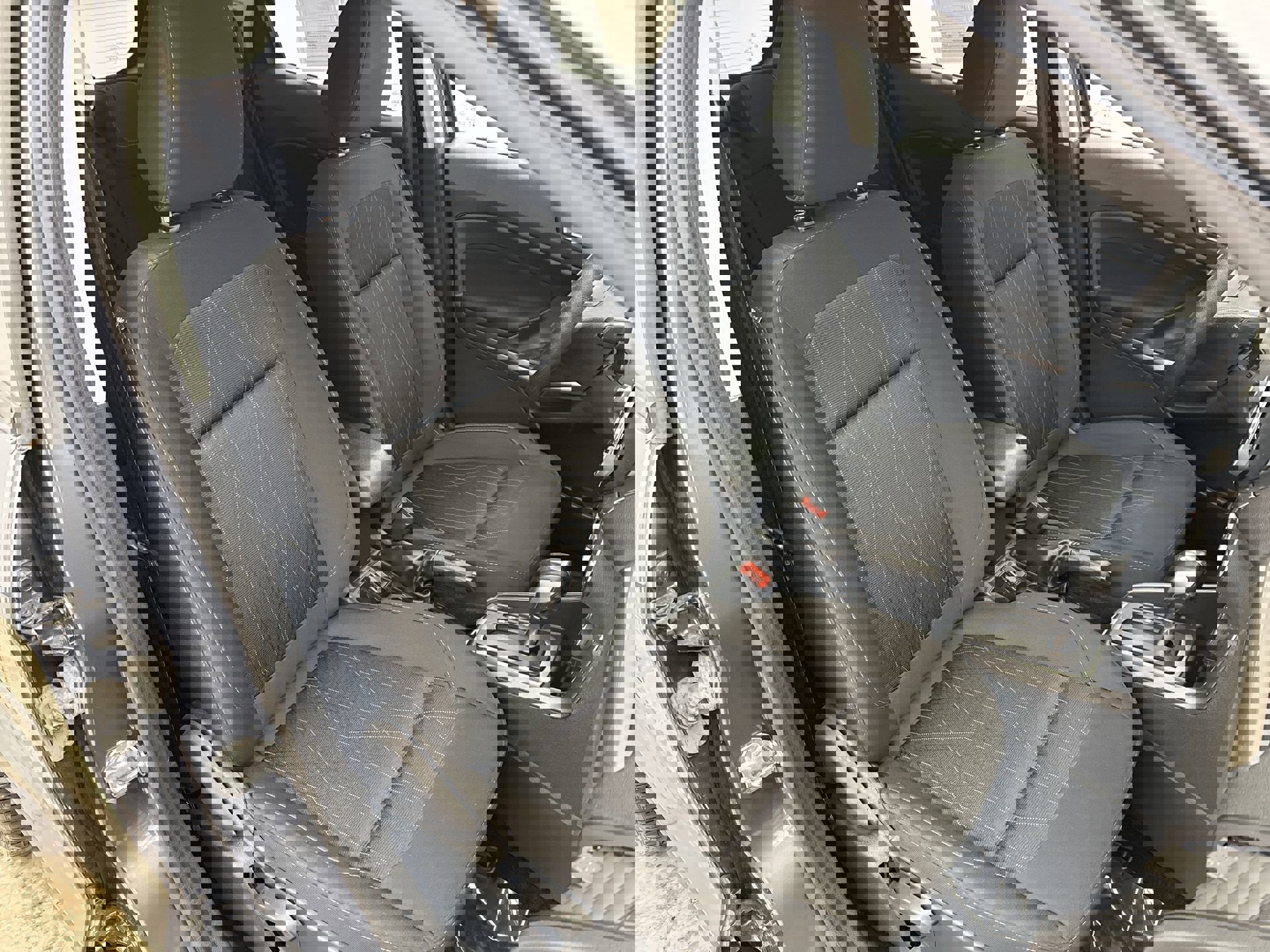 Used 2022 Ford EcoSport SE w/ SE Convenience Package image 18